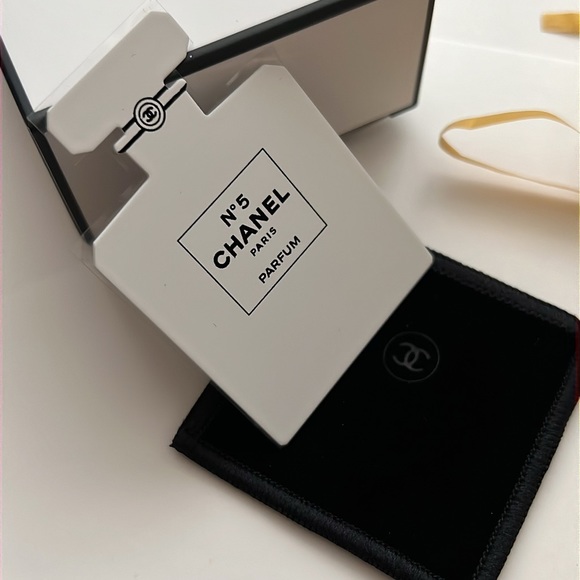 CHANEL Advent Calender Box 21 - Picture 3 of 4